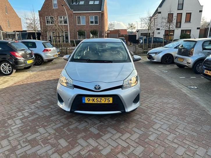 Occasion 2013 Toyota Yaris Hatchback | € 9.000 (Goede deal) - Afbeelding 1/4