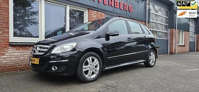 Zwart Gebruikt 2010 Mercedes B180 Business MPV | € 4.950 (Eerlijke prijs) - Afbeelding 1/4