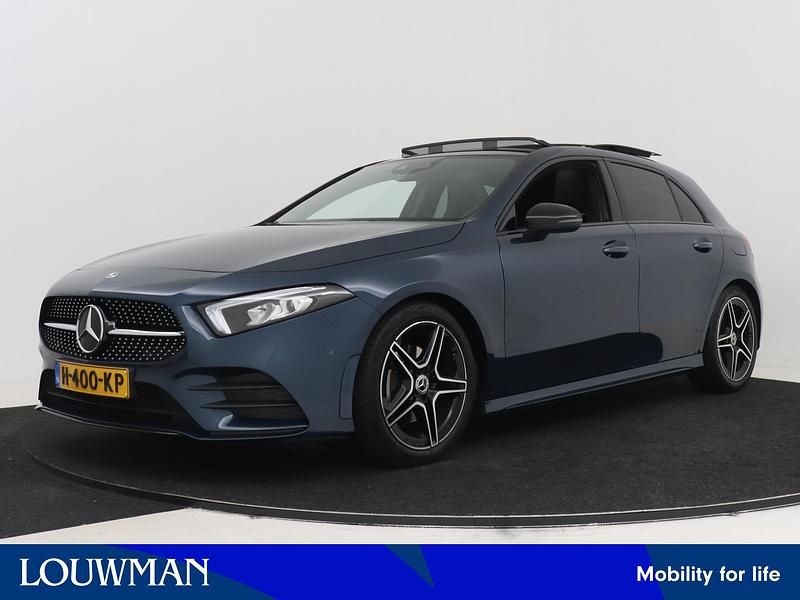 Blauw metallic Gebruikt 2020 Mercedes A180 Business Hatchback | € 26.945 (Eerlijke prijs) - Afbeelding 1/4