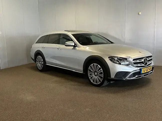 Gebruikt 2018 Mercedes E220 All-Terrain Avantgarde Stationwagen | € 34.900 - Afbeelding 1/4