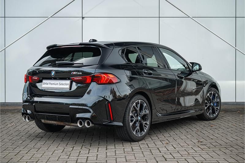Occasion BMW M135 Executive 300 PK (220 kW) 2025 Zwart Hatchback