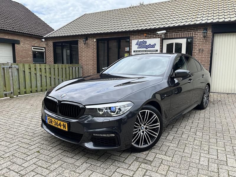 Grijs Occasion 2017 BMW 520 Executive Sedan | € 23.950 (Iets duurder) - Afbeelding 1/4