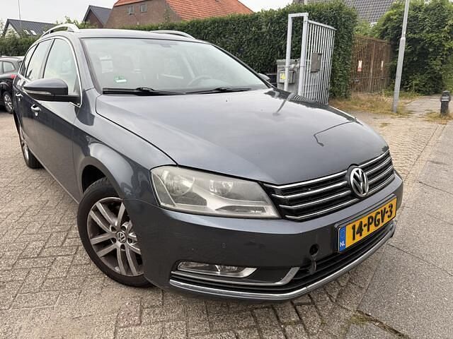 Grijs Gebruikt 2011 VW Passat Comfortline Stationwagen | € 2.950 (Eerlijke prijs) - Afbeelding 1/4