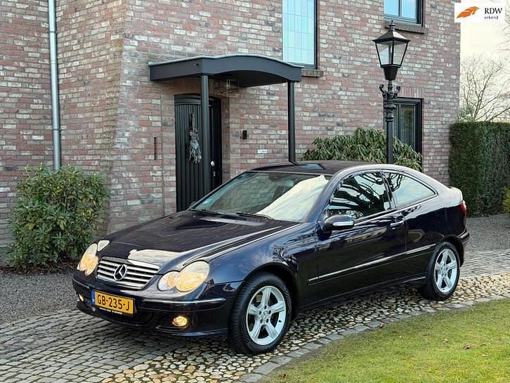 Blauw Occasion 2007 Mercedes C180 Coupé | € 5.890 (Eerlijke prijs) - Afbeelding 1/4