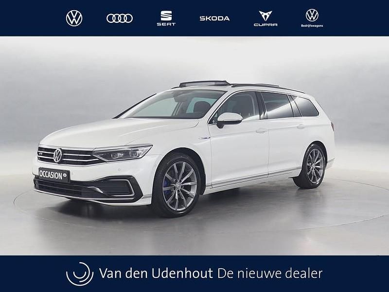 Oryx white Gebruikt 2020 VW Passat Business Stationwagen | € 26.440 (Iets duurder) - Afbeelding 1/4