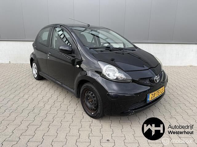 Zwart Gebruikt 2007 Toyota Aygo Hatchback | € 2.195 (Eerlijke prijs) - Afbeelding 1/4