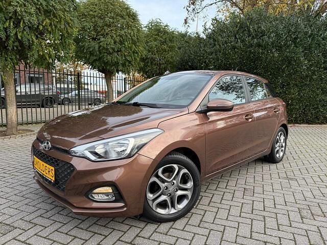 Bruin (metallic) Occasion 2019 Hyundai i20 Hatchback | € 14.950 (Iets duurder) - Afbeelding 1/4
