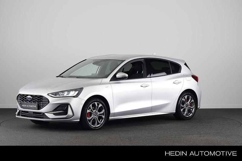 Grijs Gebruikt 2023 Ford Focus ST-Line Hatchback | € 22.945 (Eerlijke prijs) - Afbeelding 1/4