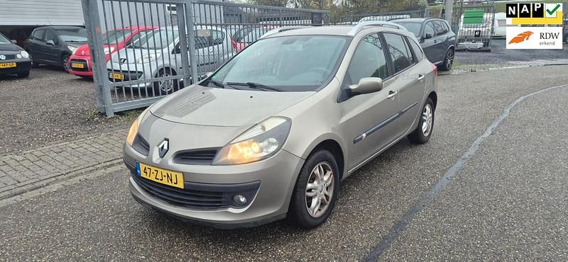 Beige (metallic) Occasion 2008 Renault Clio GrandTour Dynamique Stationwagen | € 1.445 (Eerlijke prijs) - Afbeelding 1/4