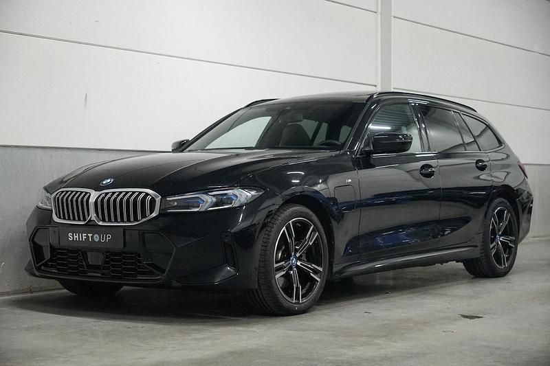 Occasion BMW 330e Comfort Edition 2023 Zwart (metallic) Stationwagen