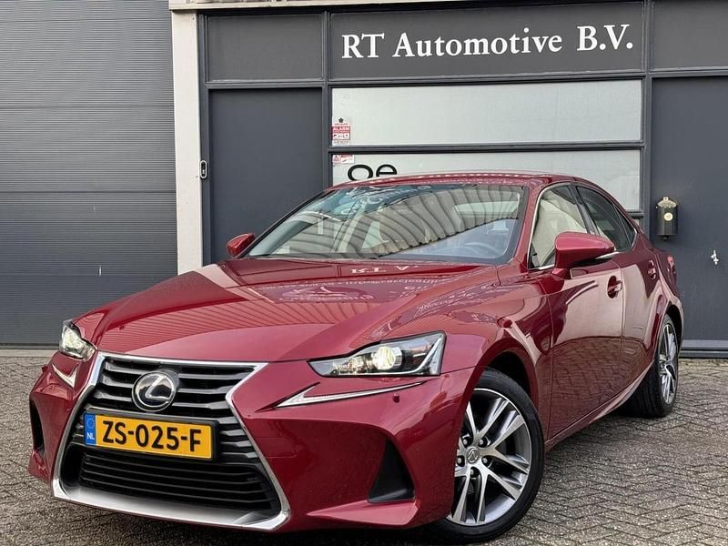 Occasion Lexus IS300h 2019 Rood Sedan
