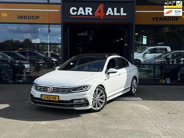 Wit Gebruikt 2016 VW Passat R-line Sedan | € 19.450 (Eerlijke prijs) - Afbeelding 1/4