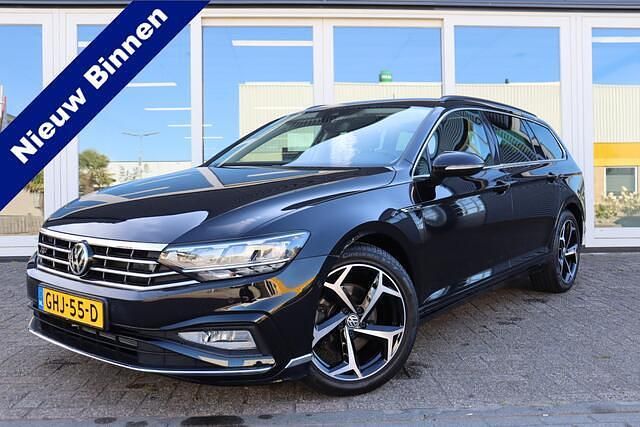 Zwart Gebruikt 2020 VW Passat Business+ Stationwagen | € 26.950 (Eerlijke prijs) - Afbeelding 1/4