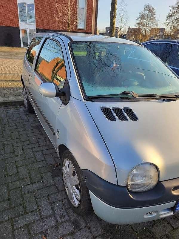 Grijs Occasion 2003 Renault Twingo Hatchback | € 999 (Eerlijke prijs) - Afbeelding 1/4