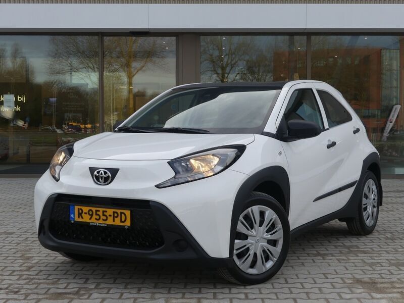 Wit Gebruikt 2023 Toyota Aygo Limited Hatchback | € 16.990 (Eerlijke prijs) - Afbeelding 1/4