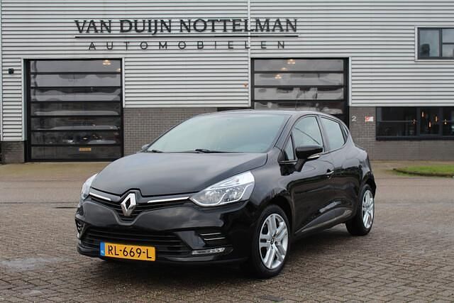 Zwart Occasion 2017 Renault Clio IV Zen Hatchback | € 9.950 (Eerlijke prijs) - Afbeelding 1/4