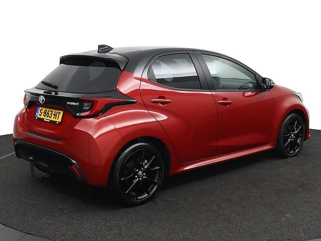 Occasion Toyota Yaris Hybrid Executive 116 PK (85 kW) 2023 Rood Hatchback