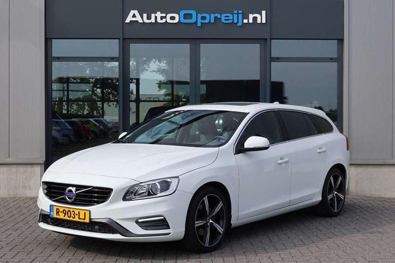 Wit Gebruikt 2018 Volvo V60 R-Design Stationwagen | € 19.745 (Eerlijke prijs) - Afbeelding 1/4