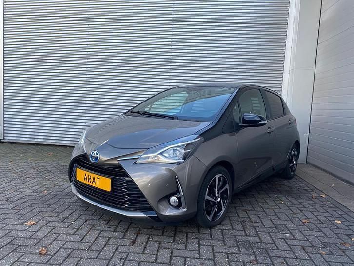 Occasion Toyota Yaris 101 PK (74 kW) 2019 Grijs (metallic) Hatchback