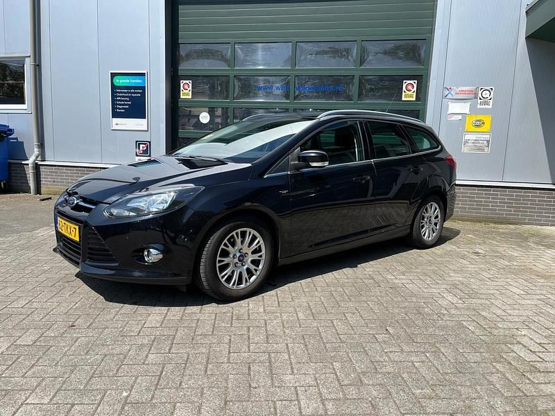 Zwart Gebruikt 2012 Ford Focus Titanium Stationwagen | € 3.000 (Goede deal) - Afbeelding 1/4