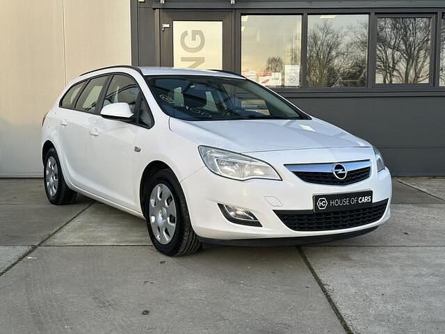 Wit Occasion 2012 Opel Astra Edition Stationwagen | € 3.995 (Goede deal) - Afbeelding 1/4