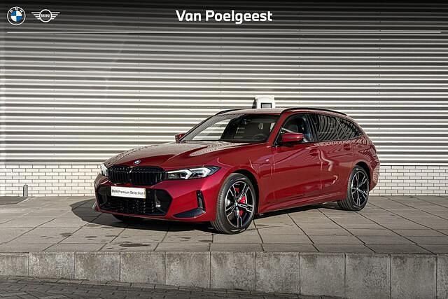 Rood Occasion 2024 BMW 330 M Sport Stationwagen | € 48.900 (Eerlijke prijs) - Afbeelding 1/4