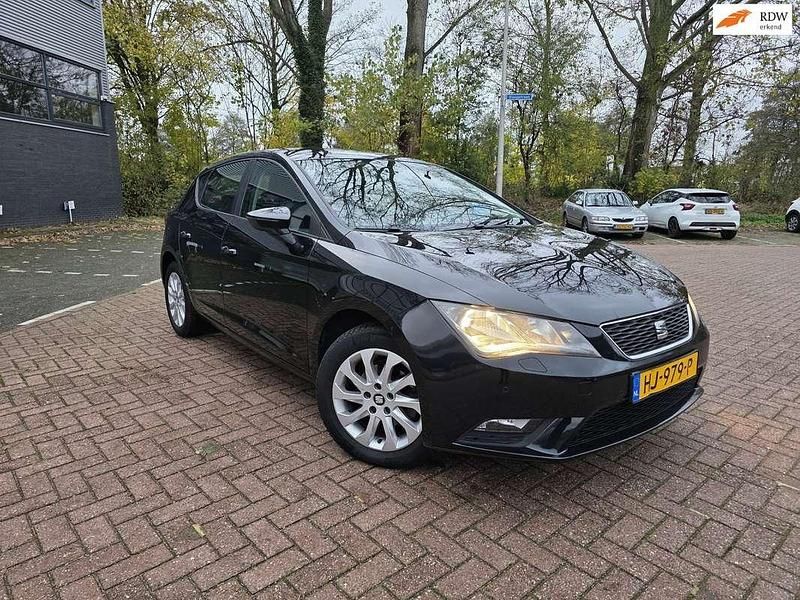 Zwart Gebruikt 2015 Seat Leon Style Hatchback | € 6.450 (Eerlijke prijs) - Afbeelding 1/4