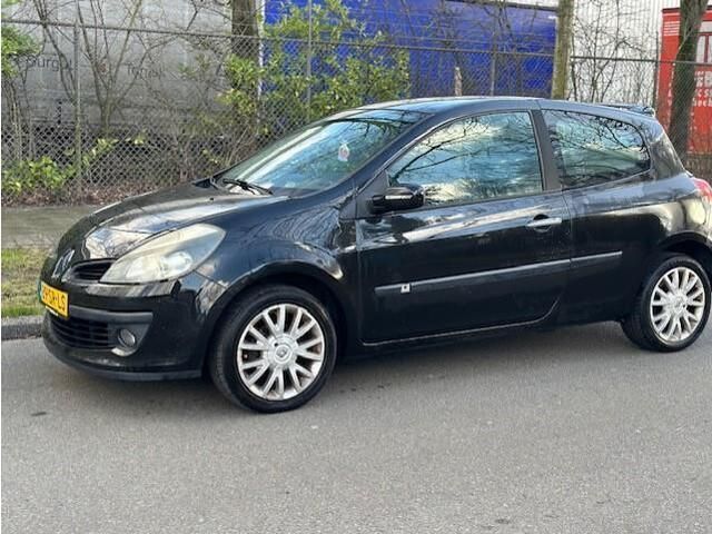 Zwart Gebruikt 2006 Renault Clio II Dynamique Hatchback | € 1.450 (Eerlijke prijs) - Afbeelding 1/4