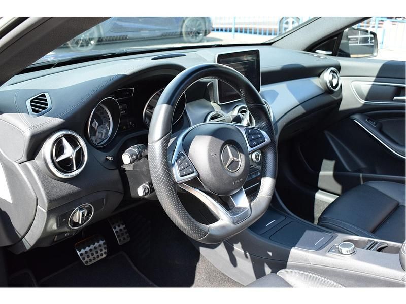 Occasion Mercedes CLA250 Prestige 218 PK (160 kW) 2015 Bruin Sedan