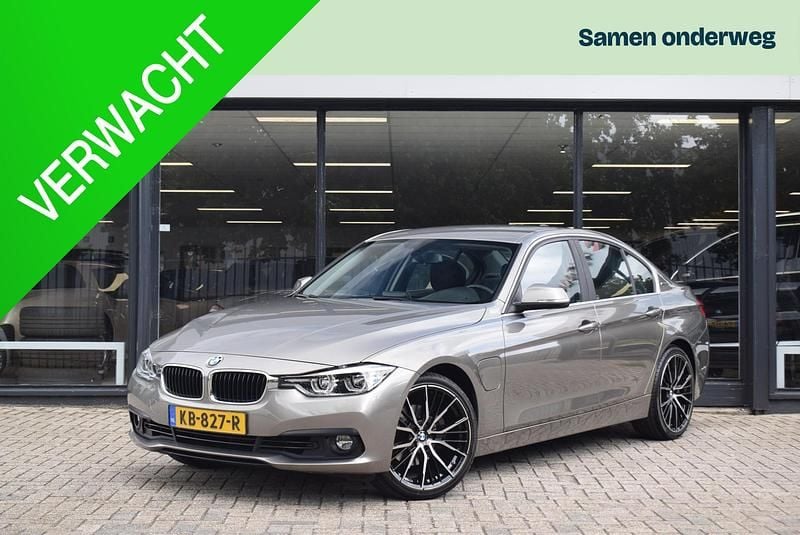 Grijs Gebruikt 2016 BMW 330e iPerformance Sedan | € 18.990 (Super prijs) - Afbeelding 1/4