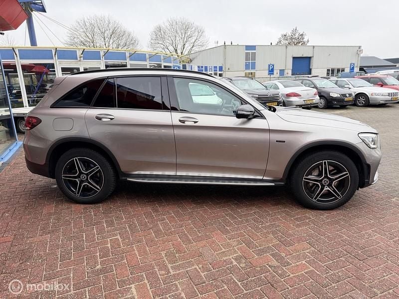 Occasion Mercedes GLC300e AMG 211 PK (155 kW) 2022 Grijs SUV