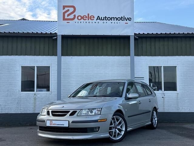 Grijs Occasion 2005 Saab 9-3 Aero Stationwagen | € 4.995 (Eerlijke prijs) - Afbeelding 1/4