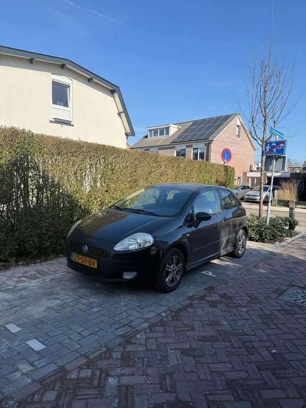 Zwart Gebruikt 2006 Fiat Punto Hatchback | € 1.000 (Goede deal) - Afbeelding 1/4