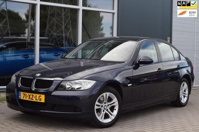 Blauw Gebruikt 2007 BMW 318 Sedan | € 2.999 (Eerlijke prijs) - Afbeelding 1/4