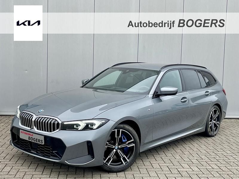 Grijs Gebruikt 2024 BMW 330 M Sport Stationwagen | € 47.840 (Eerlijke prijs) - Afbeelding 1/4