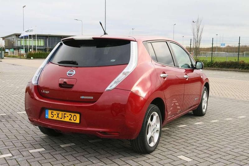 Occasion Nissan Leaf Acenta 80 kW (109 PK) 2014 Rood Hatchback