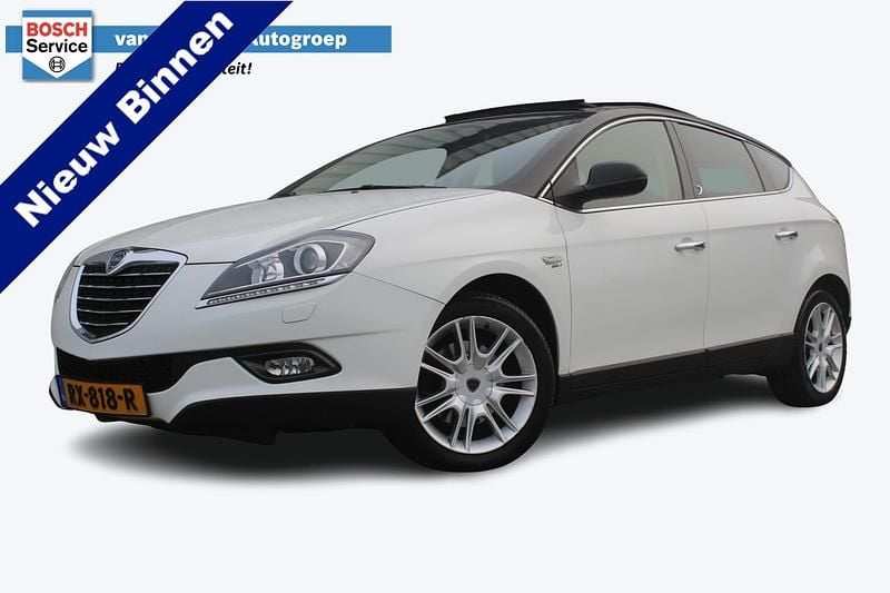 Wit Gebruikt 2011 Lancia Delta Hatchback | € 7.950 (Eerlijke prijs) - Afbeelding 1/4