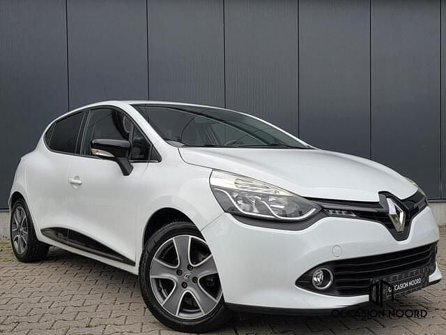 Wit Gebruikt 2015 Renault Clio IV Night&Day Hatchback | € 8.385 (Eerlijke prijs) - Afbeelding 1/4