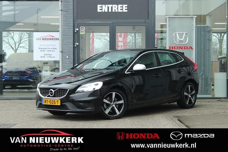 Occasion Volvo V40 Business Edition 191 PK (140 kW) 2018 Zwart (metallic) Hatchback