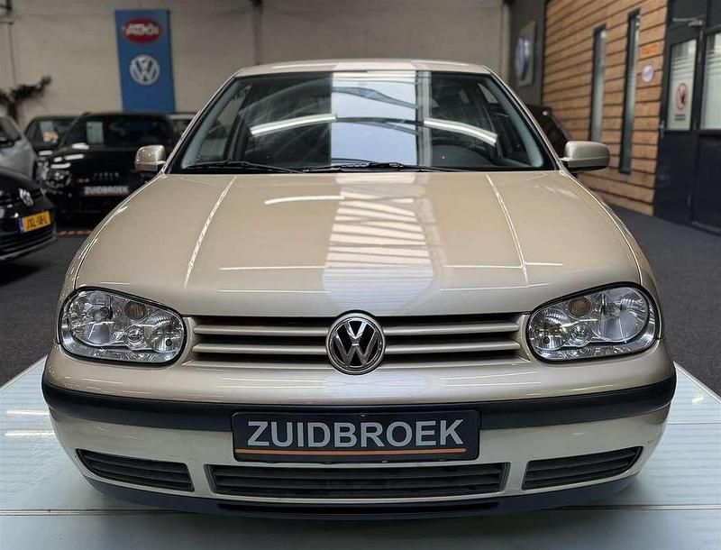 Occasion VW Golf IV 105 PK (77 kW) 2001 Goud Hatchback