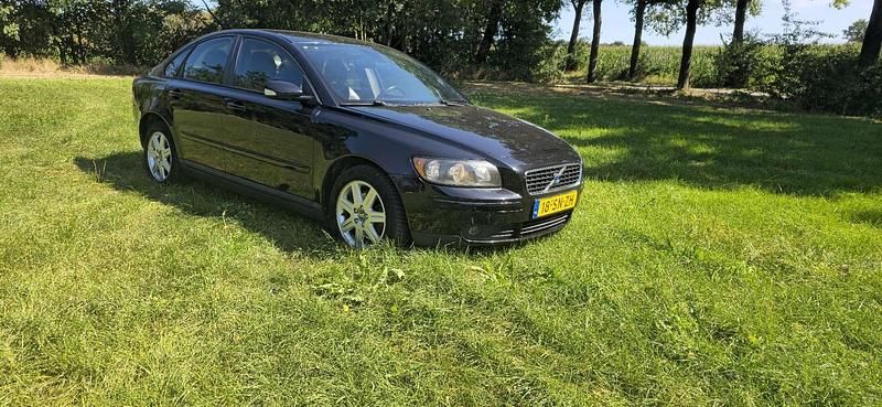 Zwart Gebruikt 2006 Volvo S40 Sedan | € 999 (Eerlijke prijs) - Afbeelding 1/4