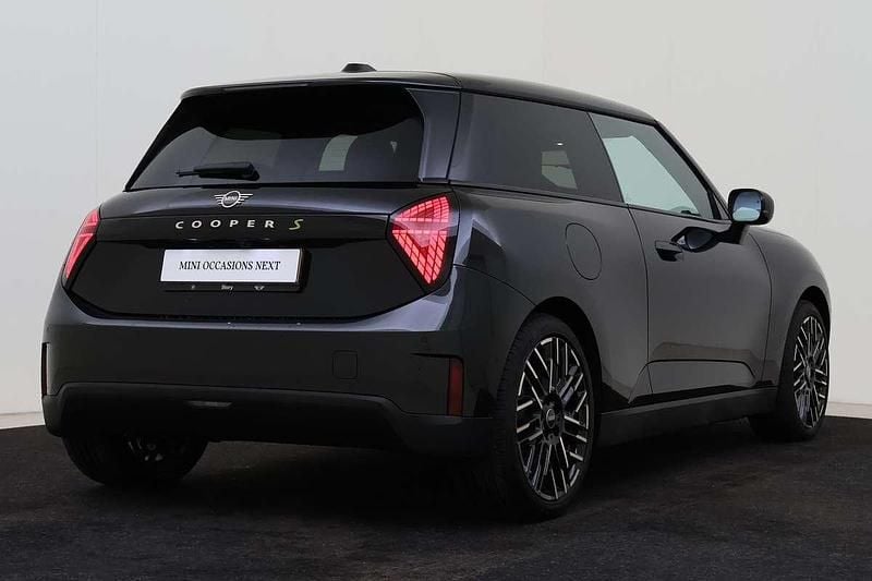 Occasion Mini Cooper SE Favoured 160 kW (218 PK) 2024 Zwart Hatchback