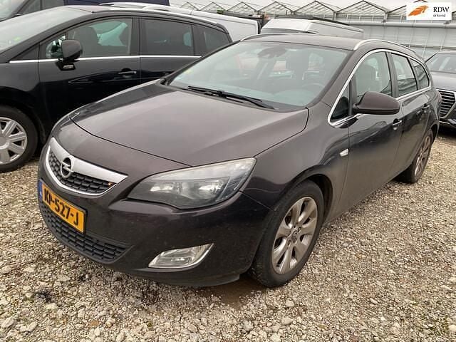 Bruin Occasion 2012 Opel Astra Cosmo Stationwagen | € 1.750 (Iets duurder) - Afbeelding 1/4