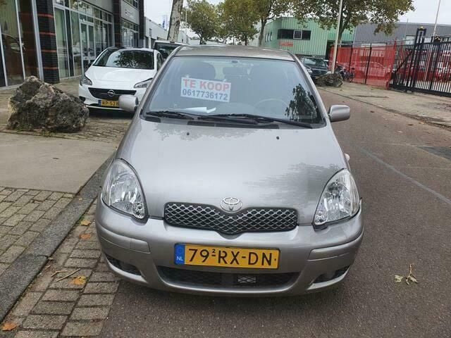 Grijs Gebruikt 2005 Toyota Yaris Hatchback | € 2.150 (Eerlijke prijs) - Afbeelding 1/4