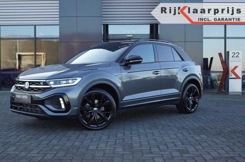Grijs, metallic lak Gebruikt 2024 VW T-Roc R-line SUV | € 42.950 - Afbeelding 1/4