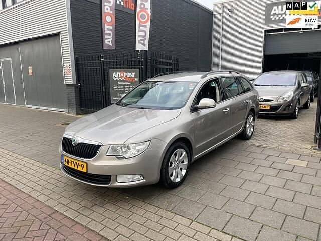 Beige Occasion 2012 Skoda Superb Business Line Stationwagen | € 3.999 (Goede deal) - Afbeelding 1/4