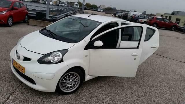 Wit Gebruikt 2008 Toyota Aygo Hatchback | € 3.699 (Eerlijke prijs) - Afbeelding 1/3