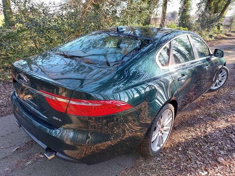 Groen Gebruikt 2016 Jaguar XF Sedan | € 12.500 - Afbeelding 1/4