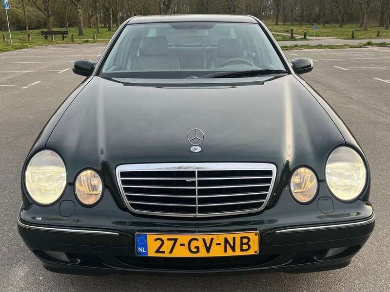 Groen Gebruikt 2001 Mercedes E240 Avantgarde Sedan | € 6.500 - Afbeelding 1/4