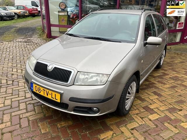 Beige (metallic) Occasion 2007 Skoda Fabia Stationwagen | € 1.450 (Eerlijke prijs) - Afbeelding 1/4